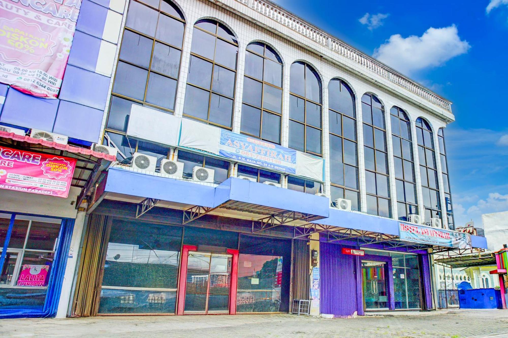 红多兹Plus酒店-近棉兰伊斯坦纳梅蒙 外观 照片